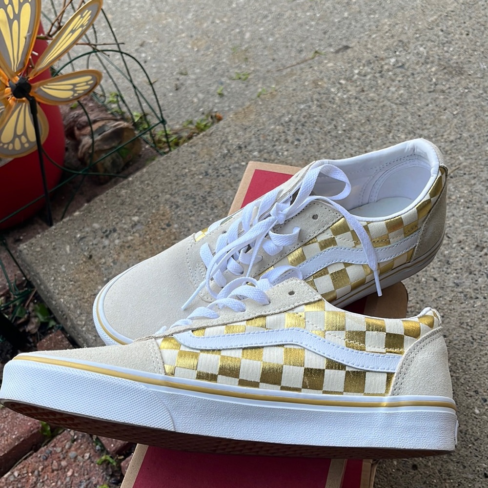 New women size 9.5 Vans